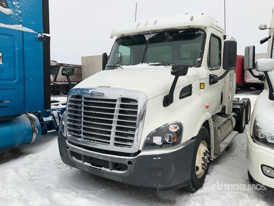 2015 Freightliner Cascadia 113 CNG 6x4 Cabeza Tractora Cabina Corta (Inoperable)