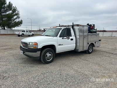 2002 GMC Sierra 3500 4x4 Service Truck