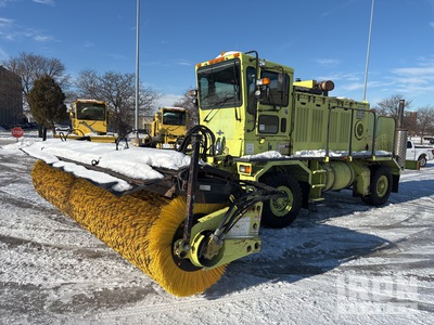 1993 Oshkosh HB-2518-MP3 Broom Truck
