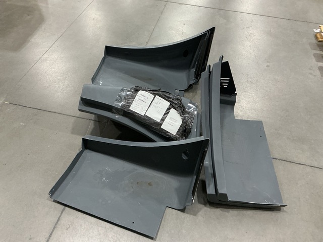 (8) Daimler A22-32896-003 Vehicular Fenders