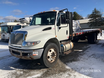 2017 International 4300 4x2 Autocarro cassone fisso