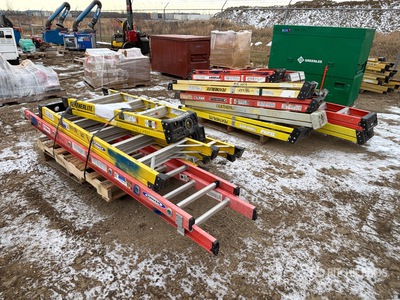 Quantity of (2) Pallets of Échelle