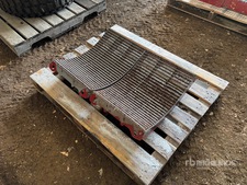 Quantity of (4) Hard Thresh الرف الجامع