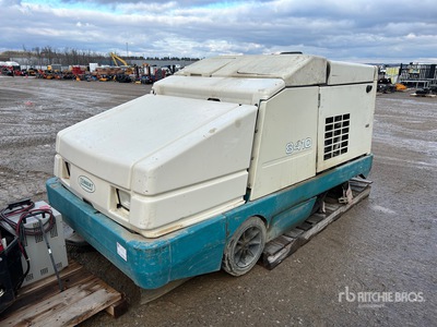 Tennant 8410 Ride-On كانس الارضيات (Inoperable)