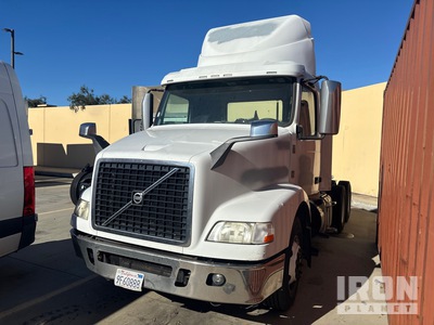 2017 Volvo VMN64T200 6x4 تراكتور شاحنة نهارية (ثنائية المحور) (Inoperable)