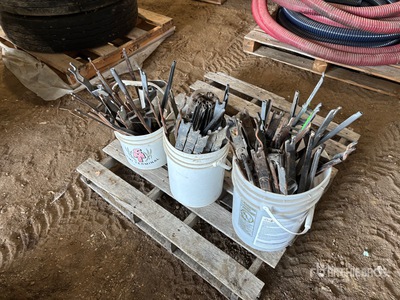 Quantity of (36) Crop Lifters