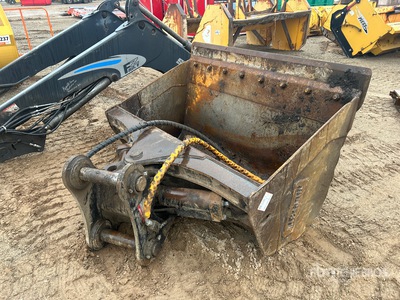 Brandt 68 in Hydraulic Tilting Godet de pelleteuse - Fits John Deere 245P