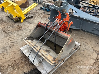42 in Hydraulic Tilting Excavator Bucket - Fits Kubota KX057-5