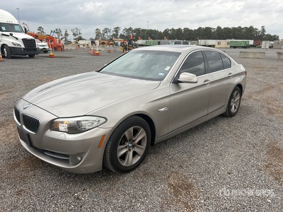 2011 BMW 528i 自動車