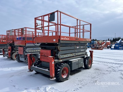 2014 Skyjack SJ7135 4x4 Dual Fuel Plateforme élévatrice à ciseaux