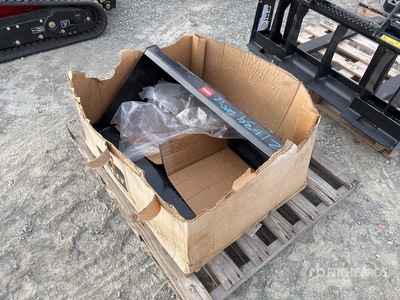 2024 Toro 22520 34 in Mini دلو للسكيد ستير (Unused)