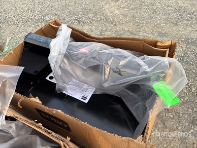 2024 Toro 22520 34 in Mini دلو للسكيد ستير (Unused)