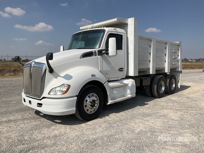 2016 Kenworth T680 6x4 Camion de Volteo / T/A Dump Truck