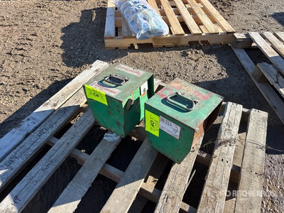 Quantity of (2) 220 Booster Box Varios, herramientas manuales