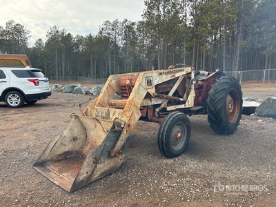 1959 International Harvester B275 2WD جرار تاريخي