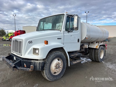 2004 Freightliner FL70 2000 gal 4x2 Water Truck