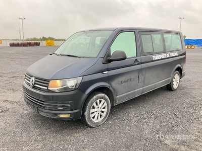 2019 Volkswagen Transporter Minibus / 10 Passenger Van