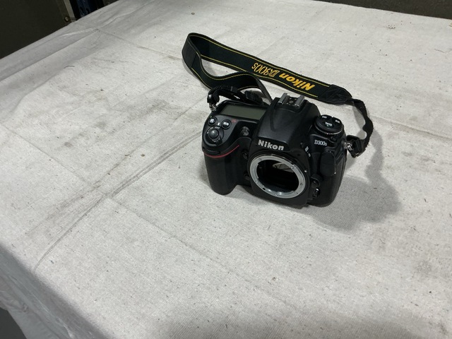 (9) Nikon D300S Digital Cameras