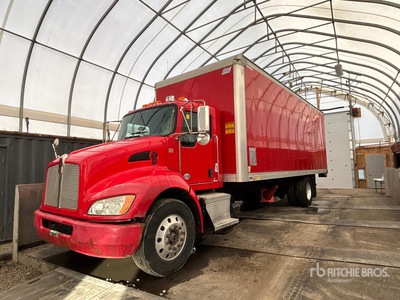2011 Kenworth T300 4x2 Camion fourgon