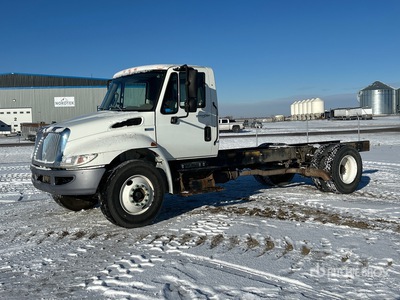 2014 International DuraStar 4300 4x2 Cab & Chassis