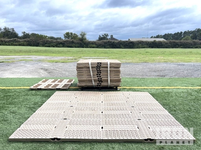 Quantity of (36) Bike Track 2" Thick Hardened Modular Floor Covering Panels その他 - 店舗 & 倉庫