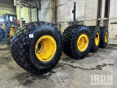 Quantity of (4) Bridgestone 875/65R29 Reifen - Fits Volvo L220 / L250 / 260G Wheel Loader