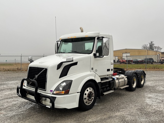 2016 Volvo VNL 6x4 T/A Day Cab Truck Tractor