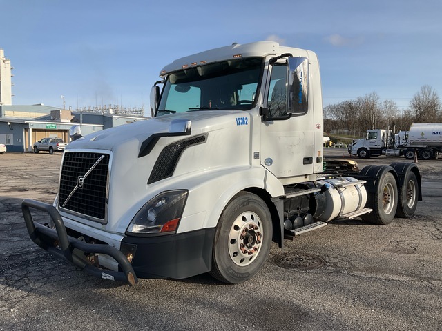 2016 Volvo VNL64T 6x4 T/A Day Cab Truck Tractor
