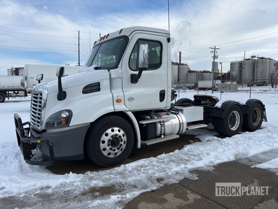 2019 Freightliner Cascadia 113 6x4 Day Cab Truck Tractor