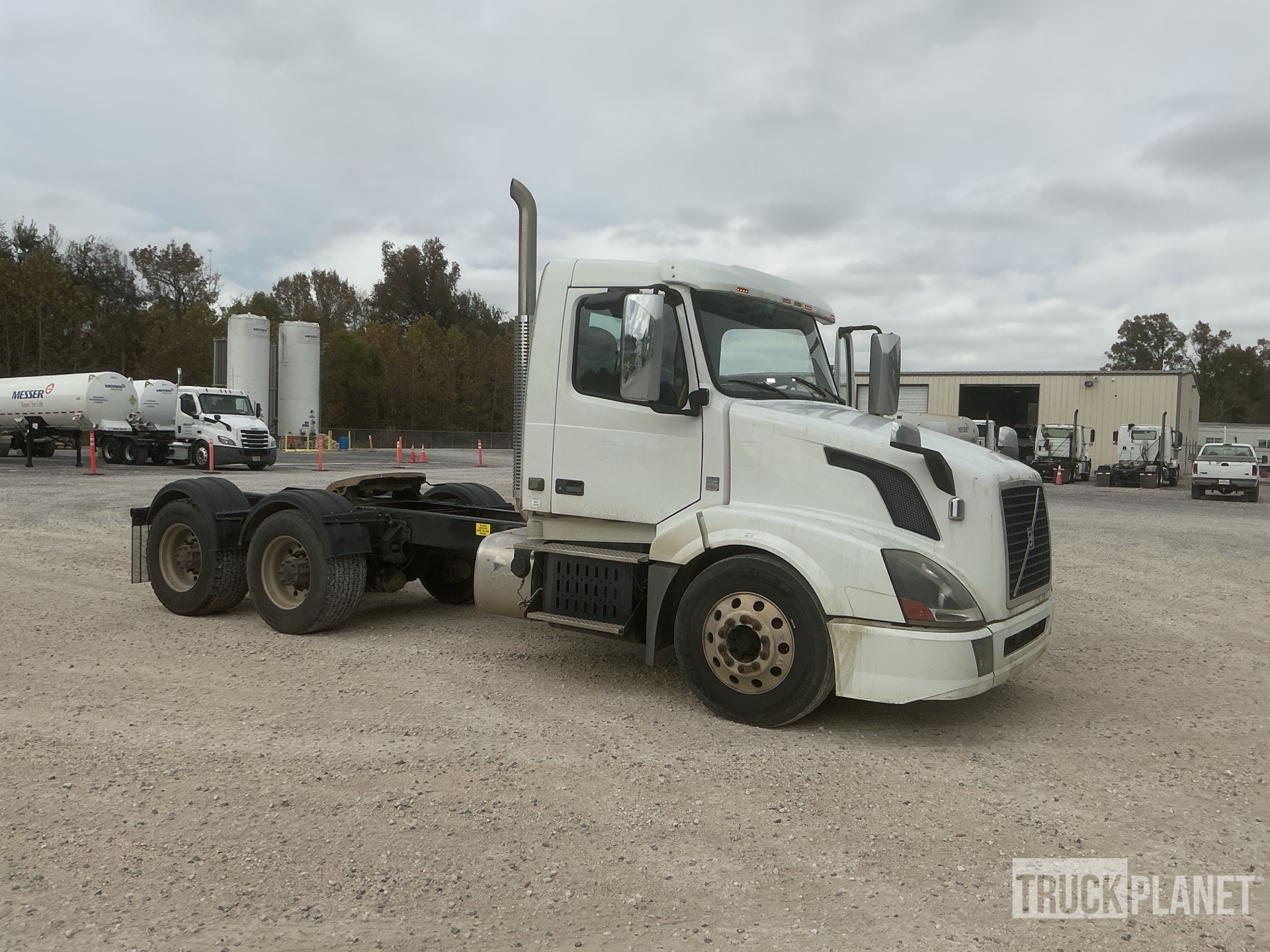 2016 Volvo VNL64T300 8x2 T/A Day Cab Truck Tractor in Gonzales