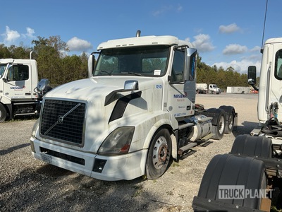 2016 Volvo VNL64T تراكتور شاحنة نهارية (ثنائية المحور)