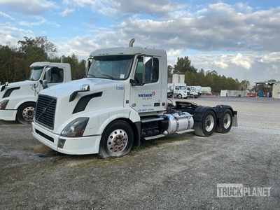 2016 Volvo VNL64T تراكتور شاحنة نهارية (ثنائية المحور)