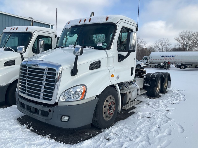 2018 Freightliner CA125DC 6x4 T/A Day Cab Truck Tractor (Inoperable) 2018 Freightliner CA125DC 6x4 T/A Day Cab Truck Tractor (Inoperable)