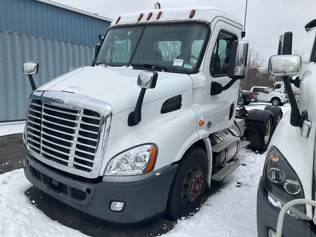 2018 Freightliner CA113DC 6x4 T/A Day Cab Truck Tractor (Inoperable) 2018 Freightliner CA113DC 6x4 T/A Day Cab Truck Tractor (Inoperable)