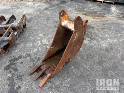 12 in Digging Rear Backhoe Bucket - Fits Case 580