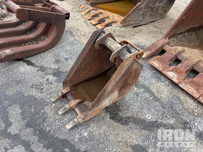 18 in Q/C Digging Excavator Bucket - Fits Bobcat 430