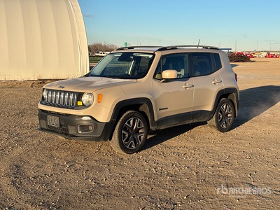 2016 Jeep Renegade Latitude North 4x4 を見 SUV