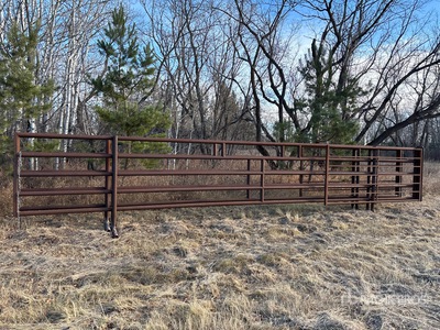 Quantity of (2) x 52 in Livestock Panel