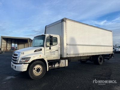 2014 Hino 268 4x2 Camion fourgon