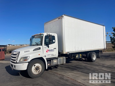 2017 Hino 268A 4x2 شاحنة فان