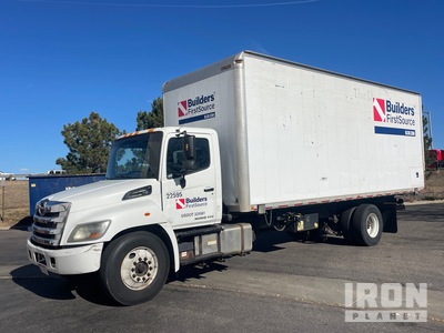 2016 Hino 268A 4x2 شاحنة فان