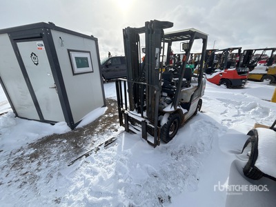 Nissan MP1F2A25LV 4050 lb Pneumatic Tire Wózek widłowy