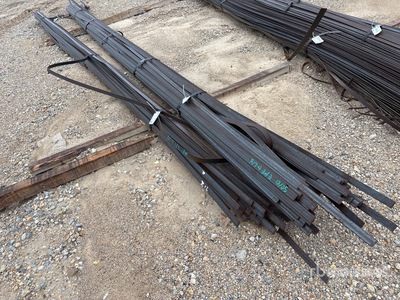 Quantity of (2) Bundles of 1 1/4 in x 3/16 in 24 ft Flat Bar Divers - Matériaux de construction