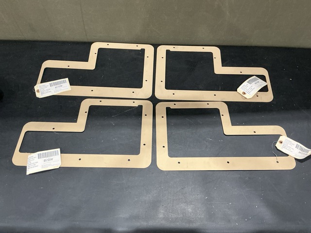(35) Navistar 3693146C1 Access Covers