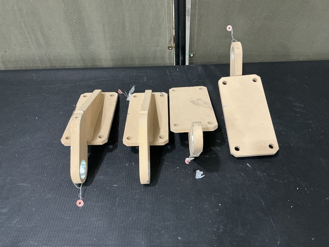 (24) Navistar 3689100C1 Butt Hinges