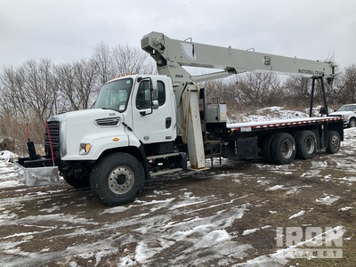 National 900A 52000 lb Straight Boom on 2014 Freightliner 108SD 8x4 mobiele kraan