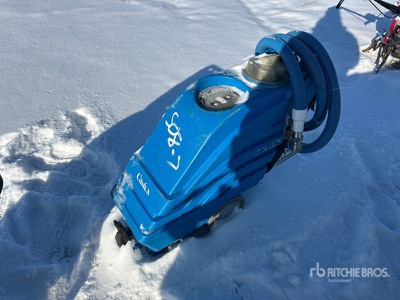 2000 Tennant 607440 Floor Scrubber