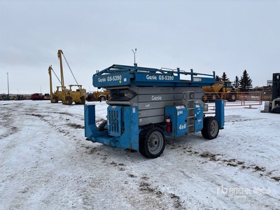 2002 Genie 5390RT 4x4 Gasoline Schaarlift