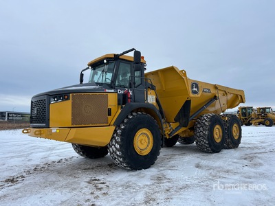 2022 John Deere 410E を見 Articulated Dump Truck