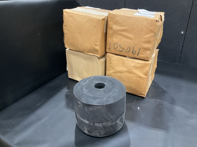 (5) Columbus Freightliner Trucks 15002CS1 General Resilient Mounts